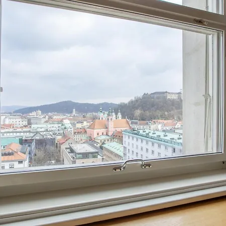 Apartmán Skyscraper Amazing Castle & View *